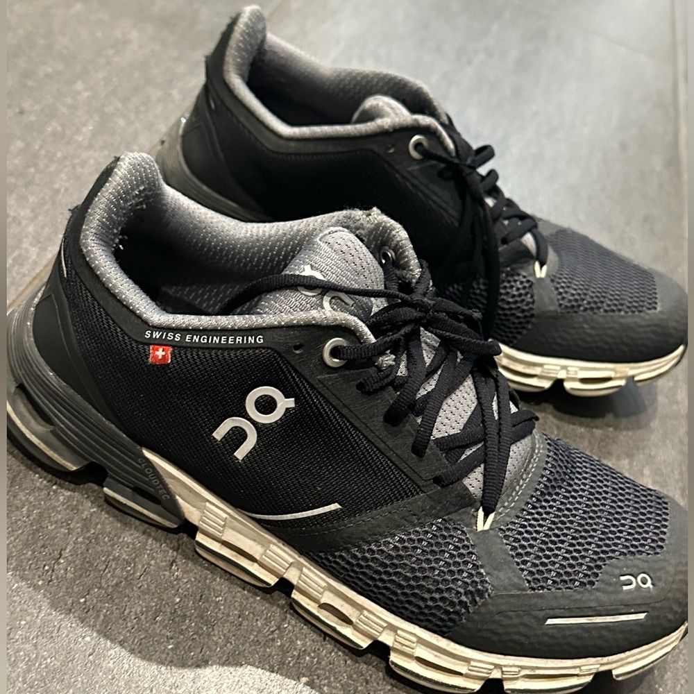 ON Running Womens Black Cloudflyer Sneakers Shoes size 7.5